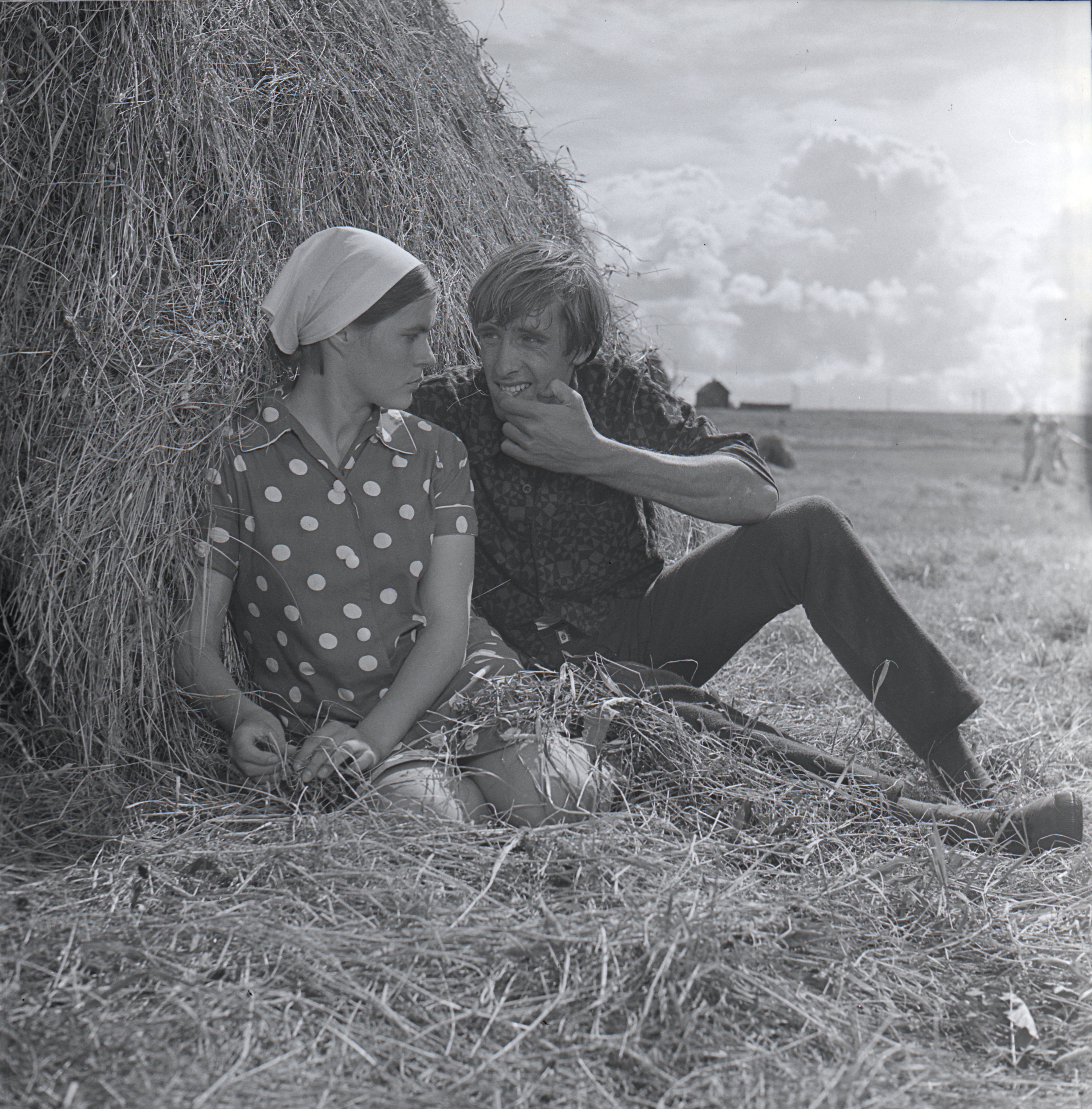 EFA 0-213839. Mängufilm “Tuulevaikus” – Tuisu-Taavi – Ulfsak ja Mare – Marge Visnap-Nöps. Foto: Oti Vasemaa, 1970 