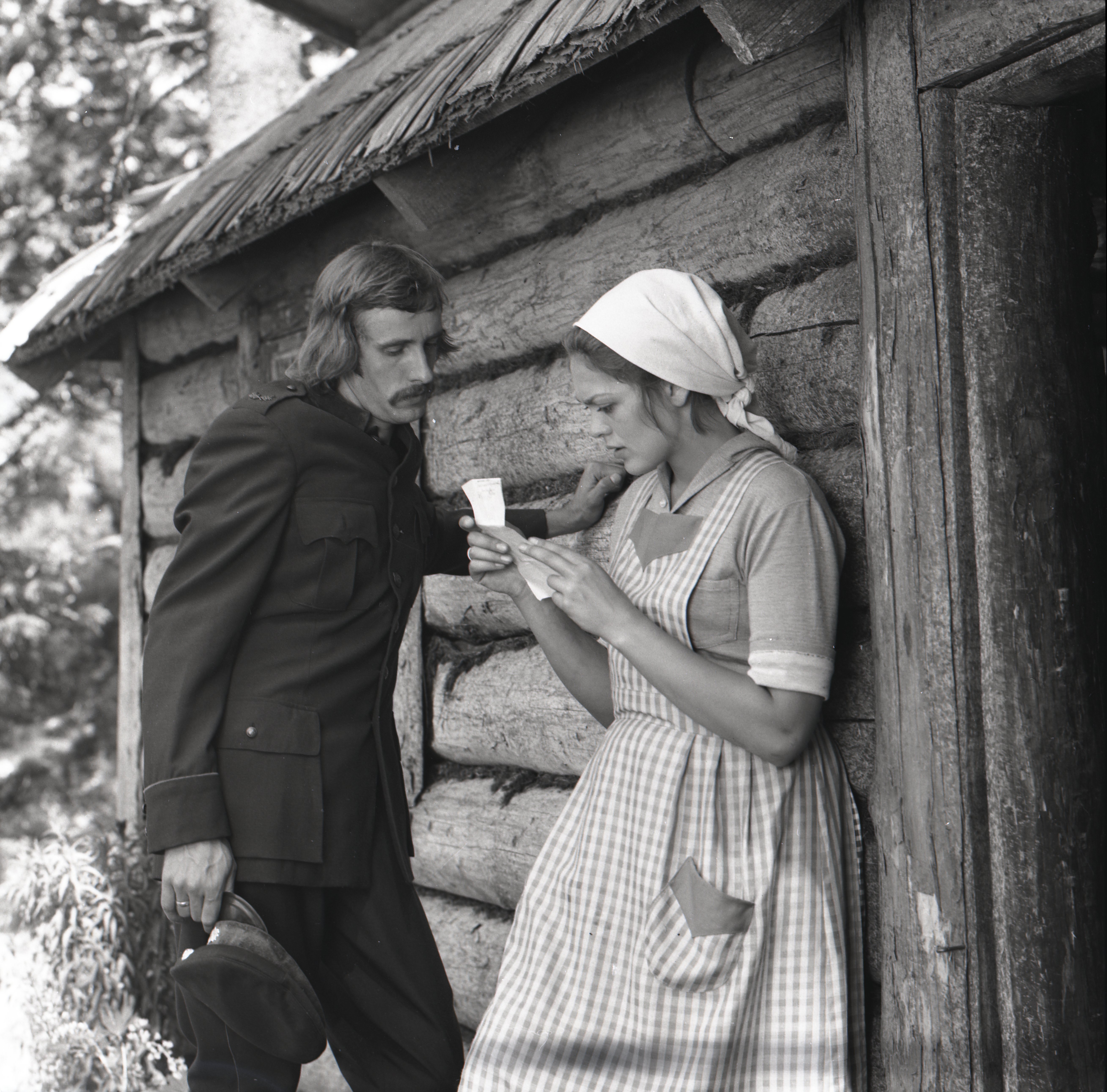 EFA 0-214213. “Ukuaru” – Aksel – Lembit Ulfsak ja Minna – Elle Kull. Foto: Oti Vasemaa, 1973 