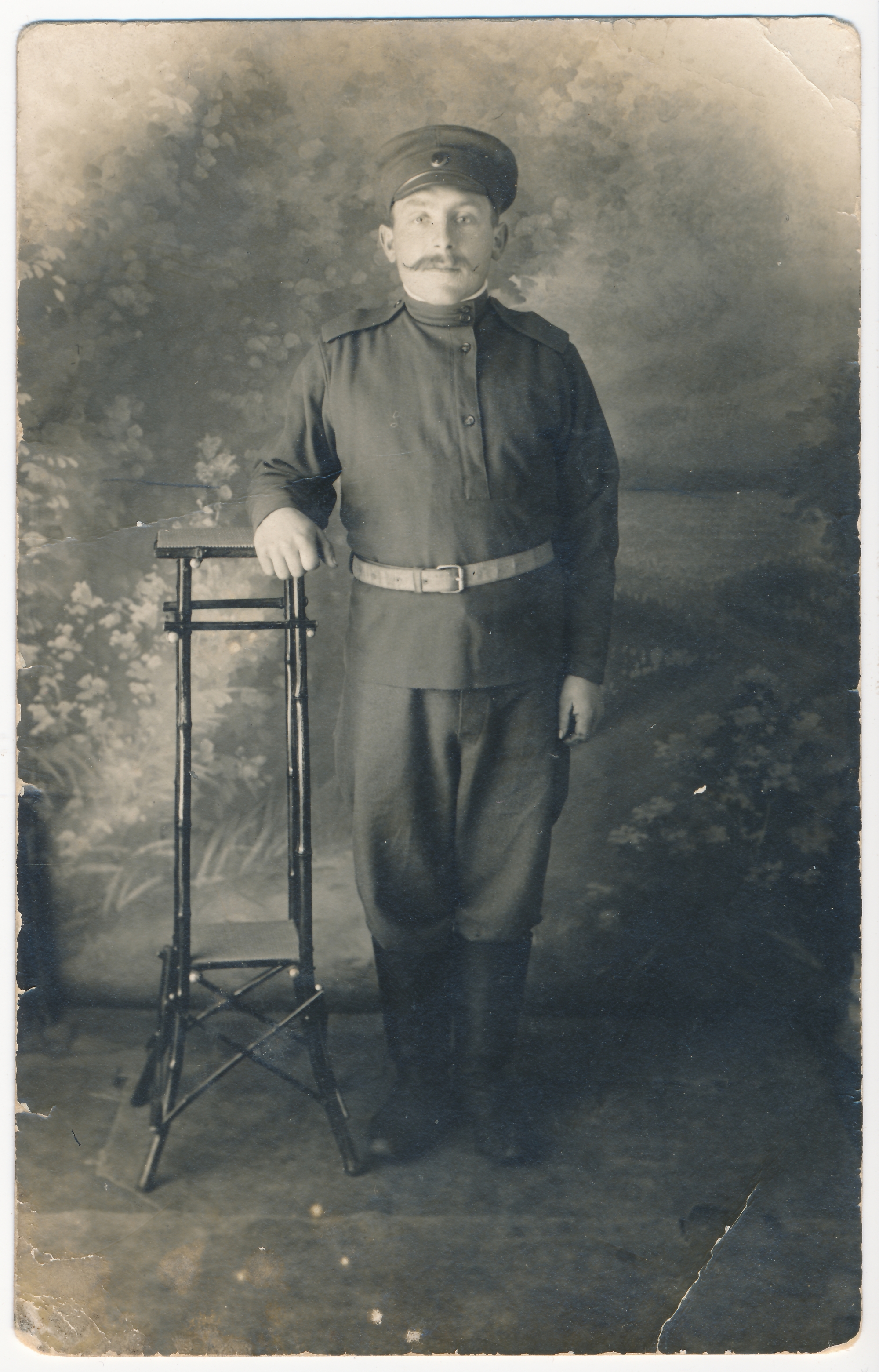 August Jundas Petrogradis 1914. aastal. Erakogu