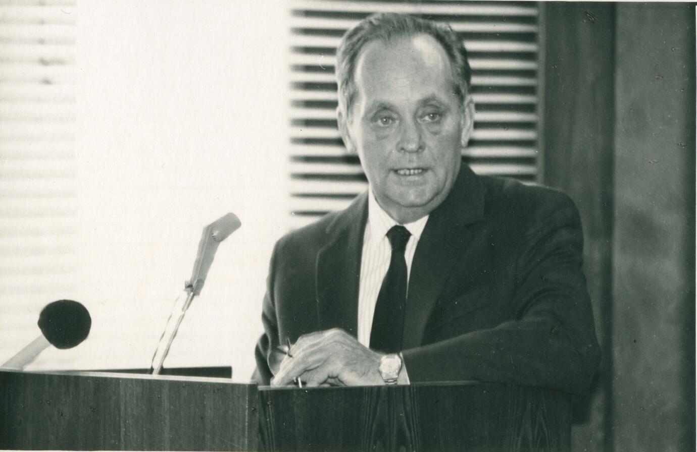 Vaino Väljas 90